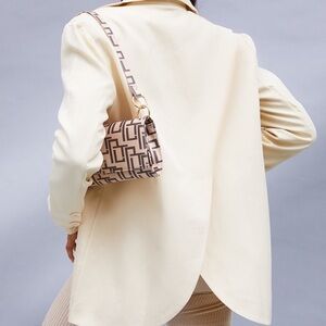 COPY - Beige blazer with slit at the back